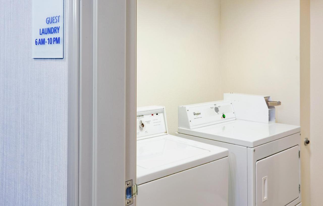 Holiday Inn Express & Suites - Dickinson By Ihg Luaran gambar