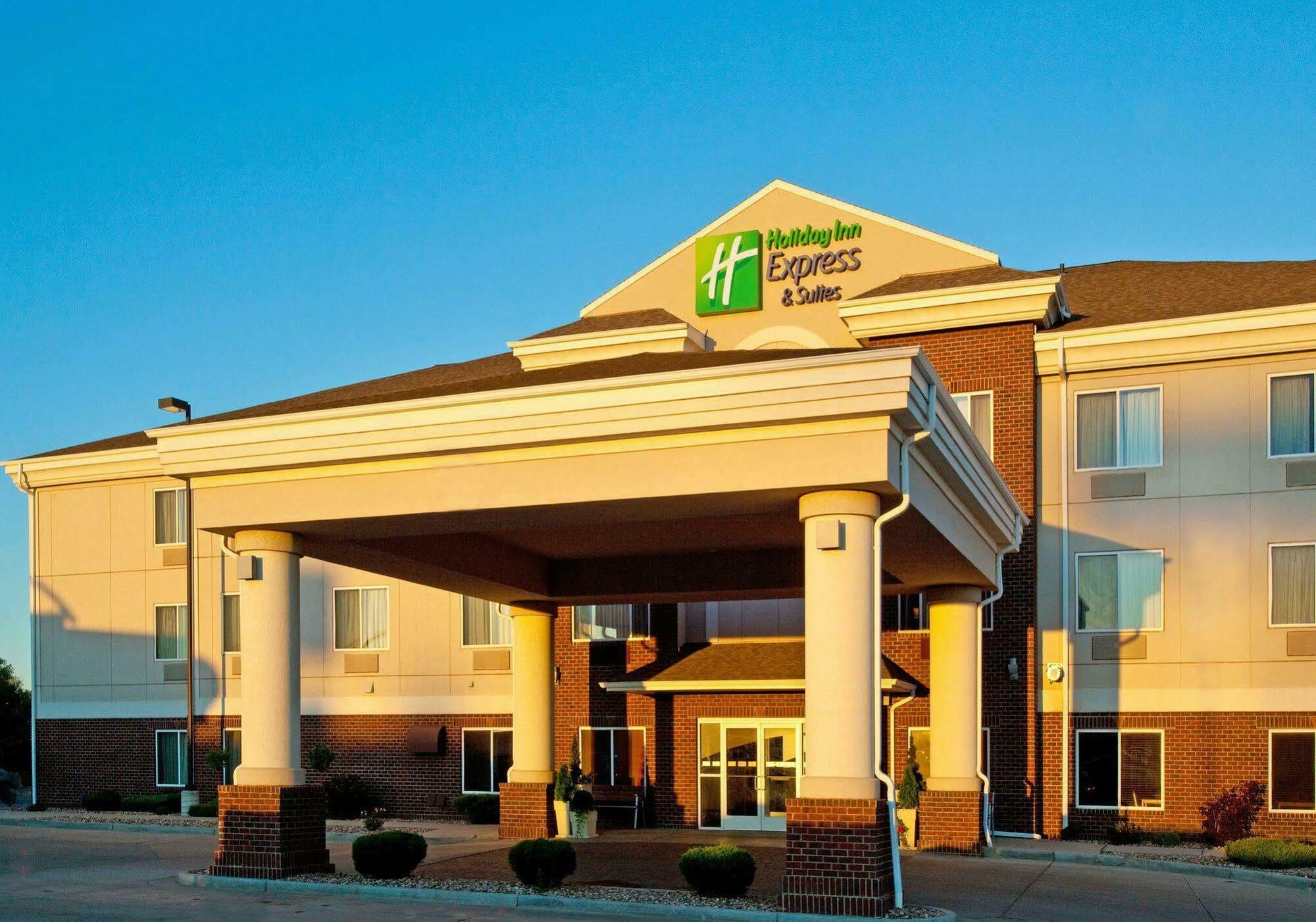 Holiday Inn Express & Suites - Dickinson By Ihg Luaran gambar
